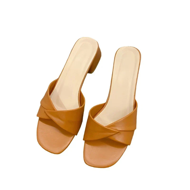 Zwarte zomerse sandalen lage hak elegante uitstraling