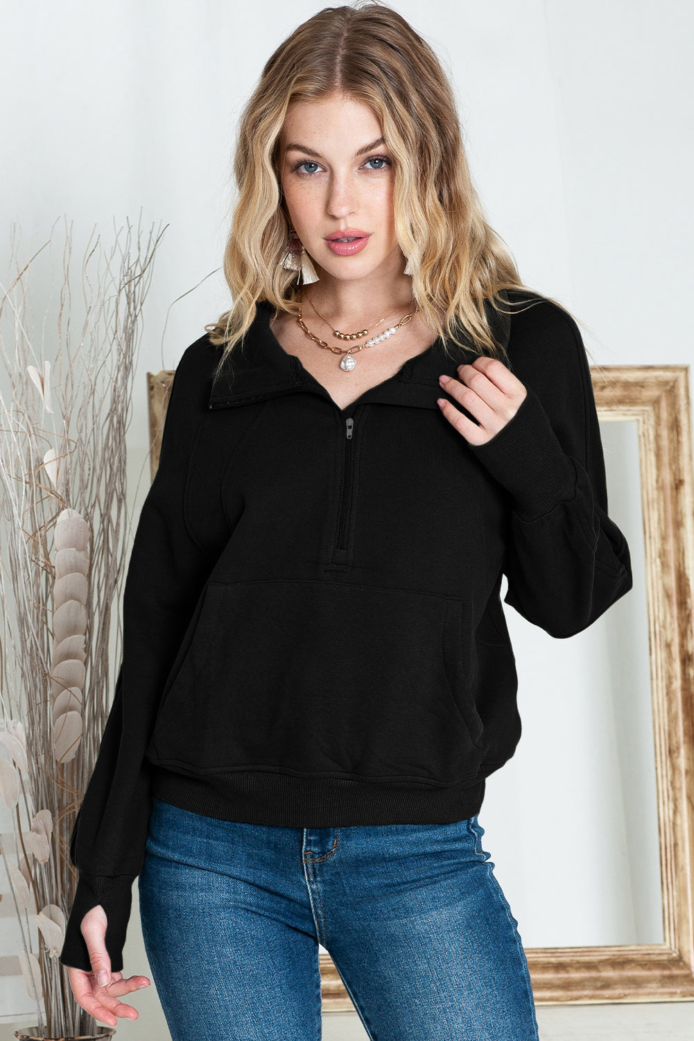 Stijlvolle Bruine Sweatshirt met Rits, Opstaande Kraag en Duimgaten – Perfect voor Casual Comfort