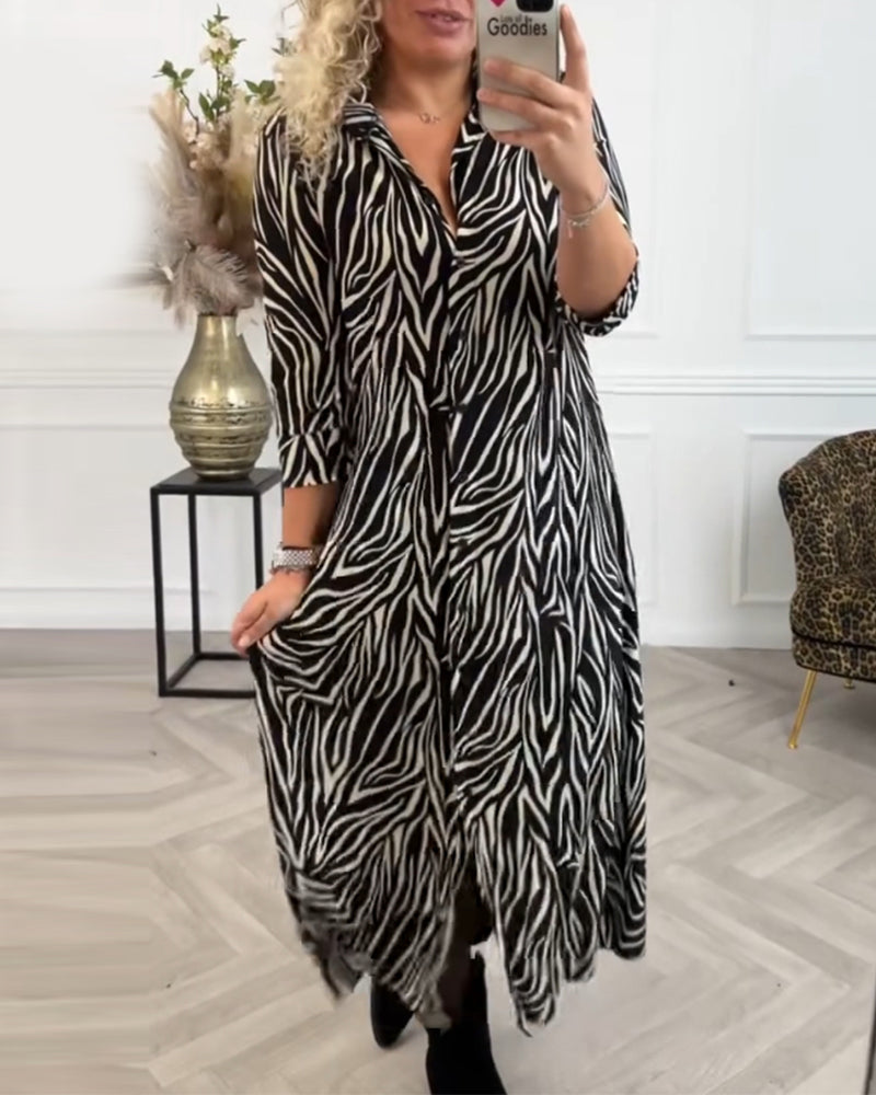 Zwarte zure jurk met zebraprint en revers elegant