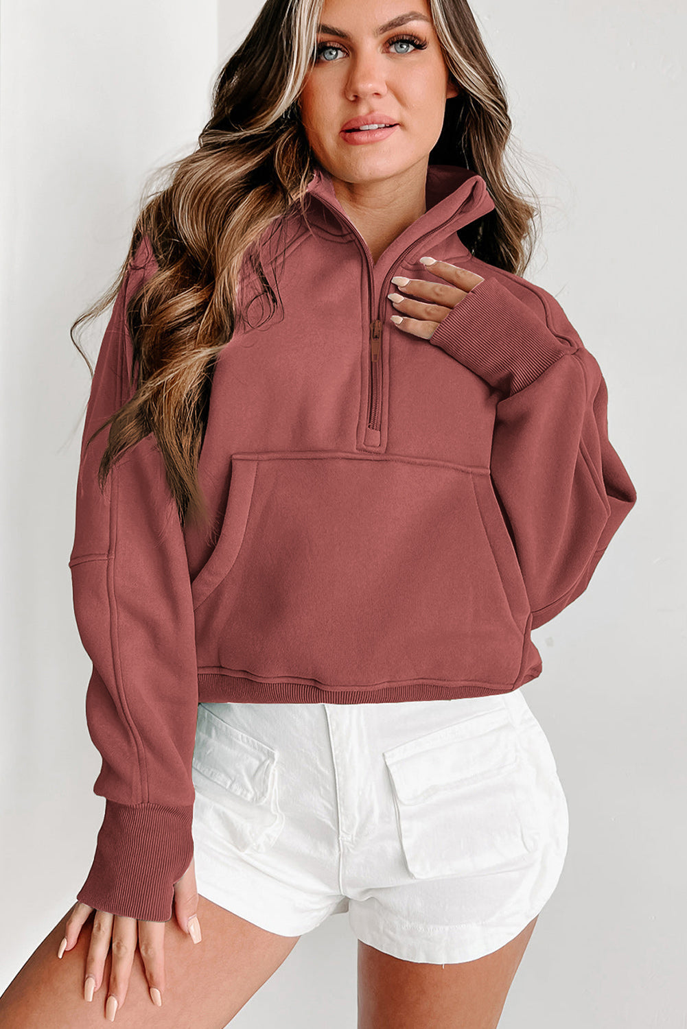Stijlvolle Bruine Sweatshirt met Rits, Opstaande Kraag en Duimgaten – Perfect voor Casual Comfort