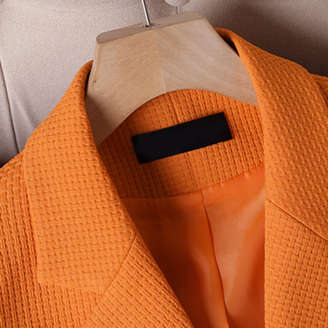 Schicks Oranje Knoop Blazer Met Zakken En Textuur Stof Voor Vrouwen | Ideaal Voor Alle Seizoenen