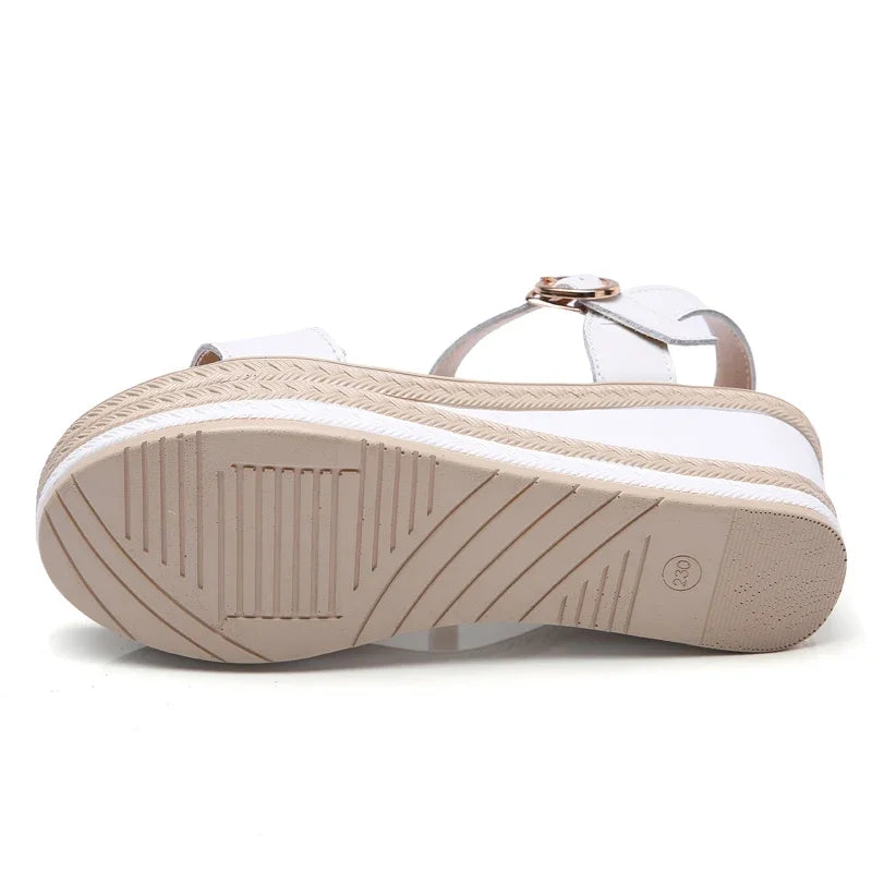 Zwarte en witte zomer sandalen met PU sleehak elegant