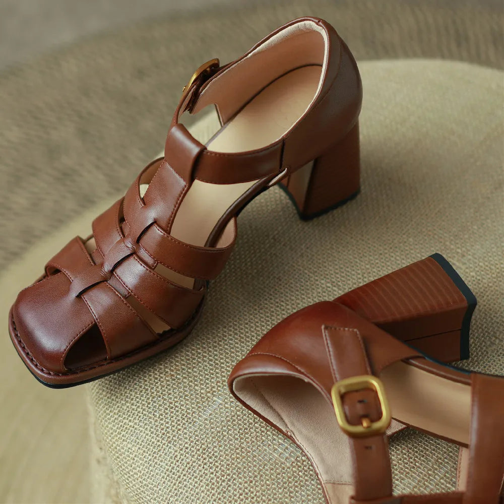 Zomerse sandalen in gladiatorstijl met gevlochten leren T-strap | Marie-Joie