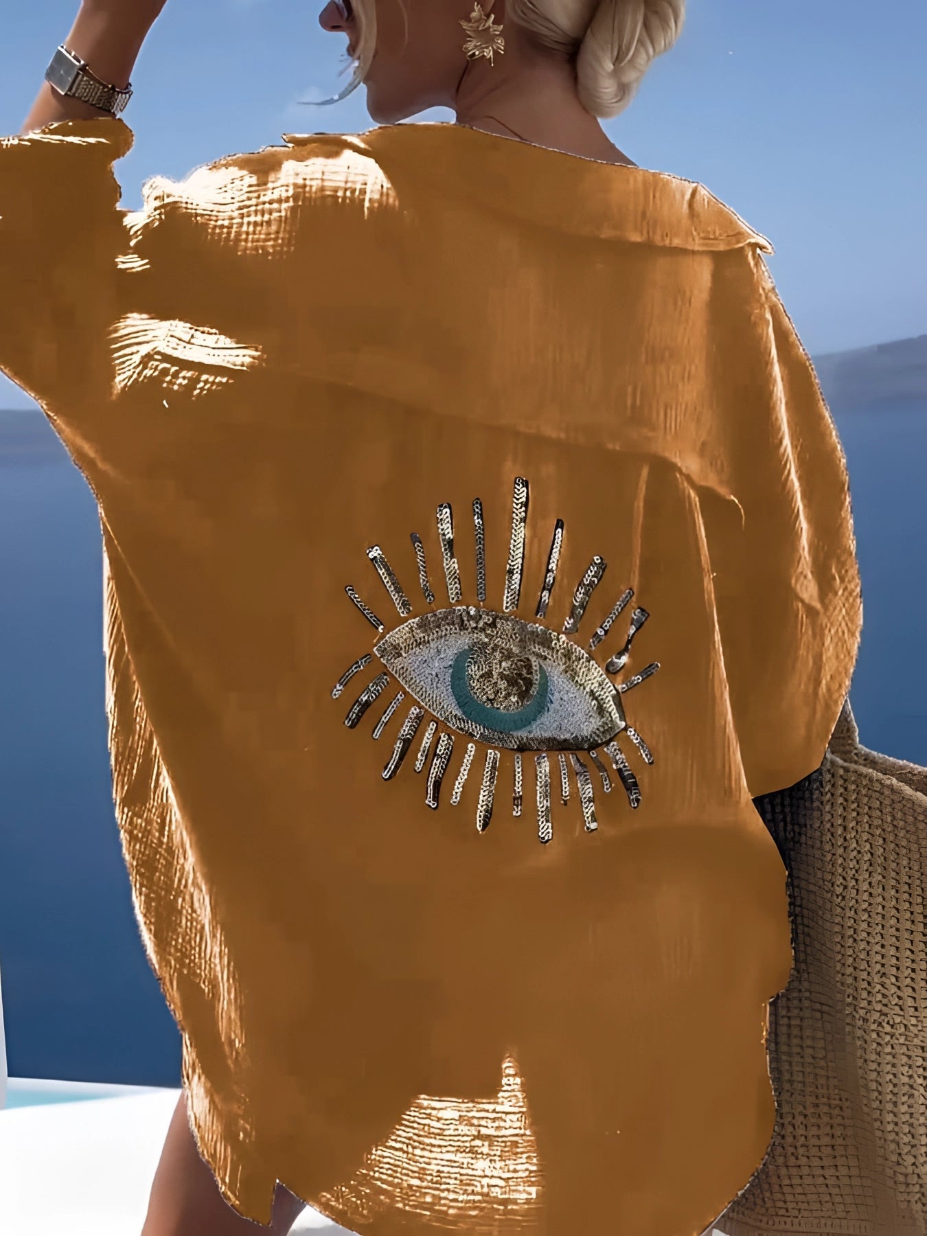 Zijden blouse met parelmoer borduurwerk zomers elegant