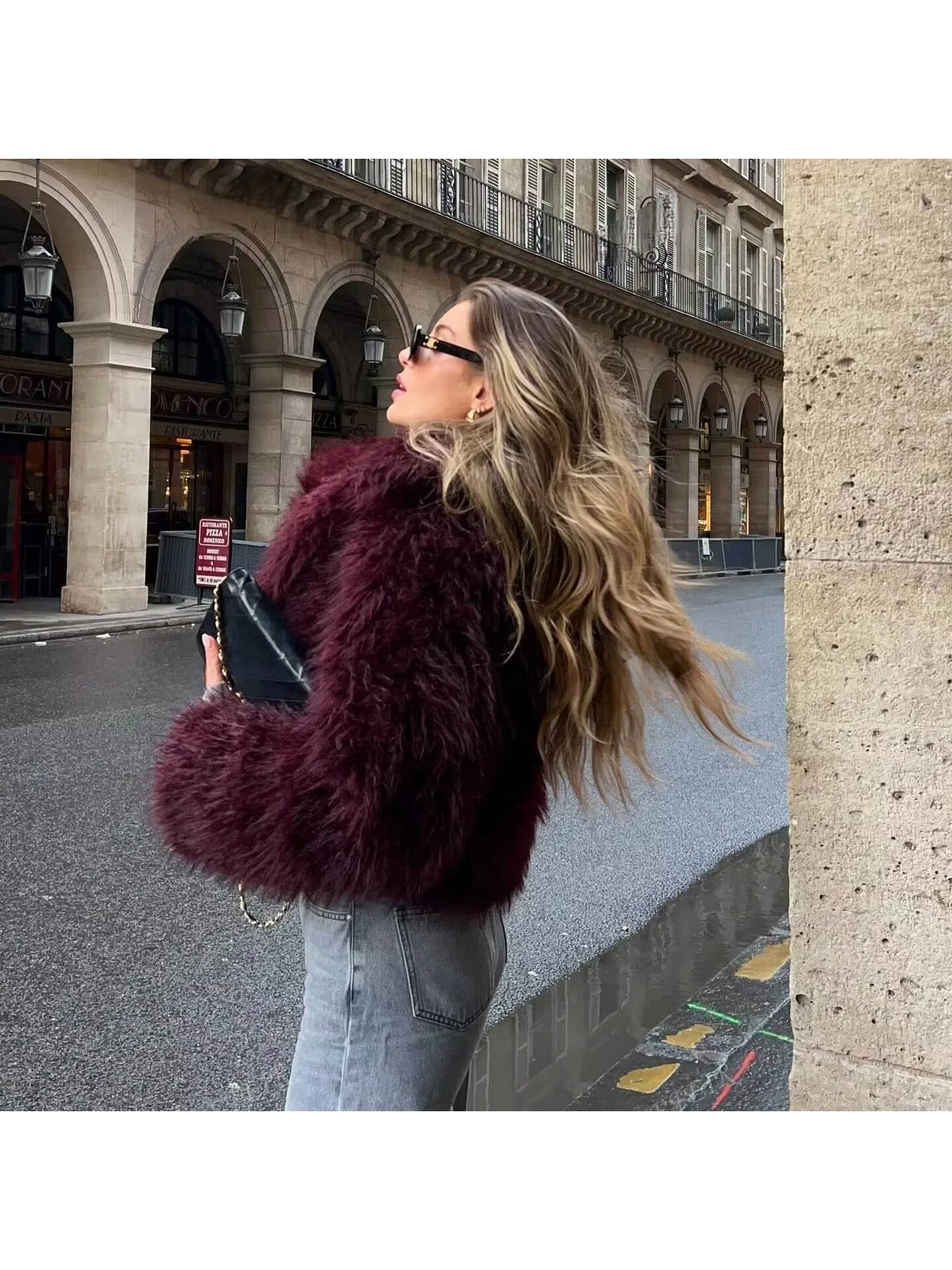 Sofie’s Cozy Chic: Trendy Loose Fit Warme Fluffy Korte Jas voor Dames