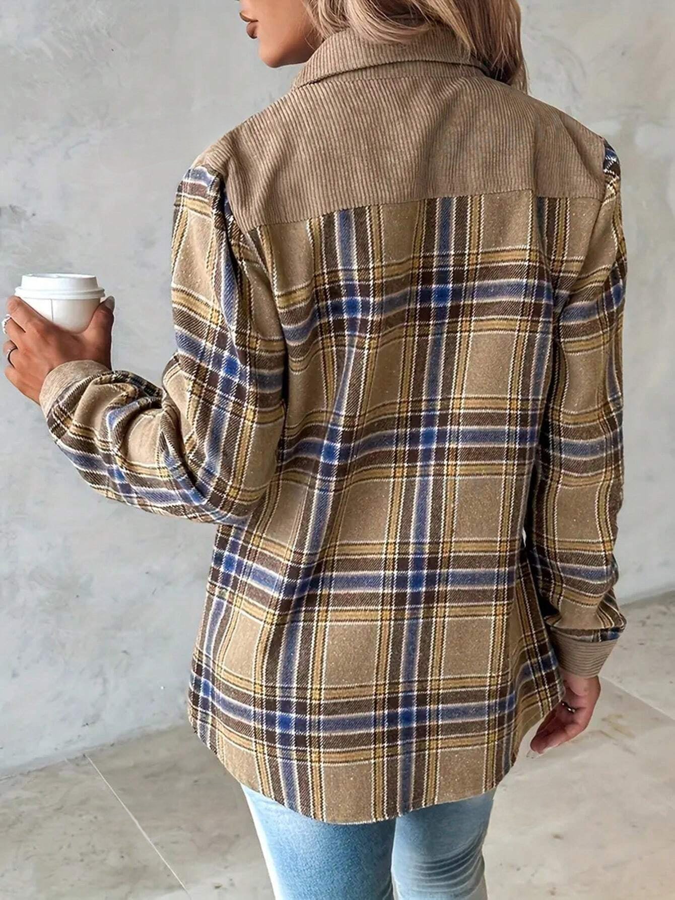 Emma's Geruite Voorpand Blouse met Knopen, Zak en Speelse Kraag