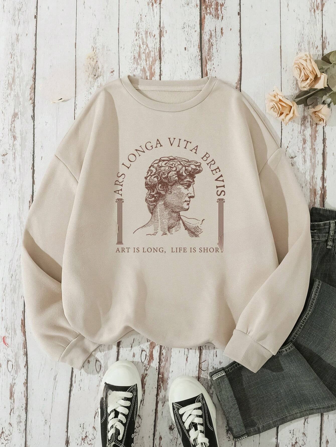 Lotte's Trui met Losse Schouders en Trendy Letter- en Cijferdetails