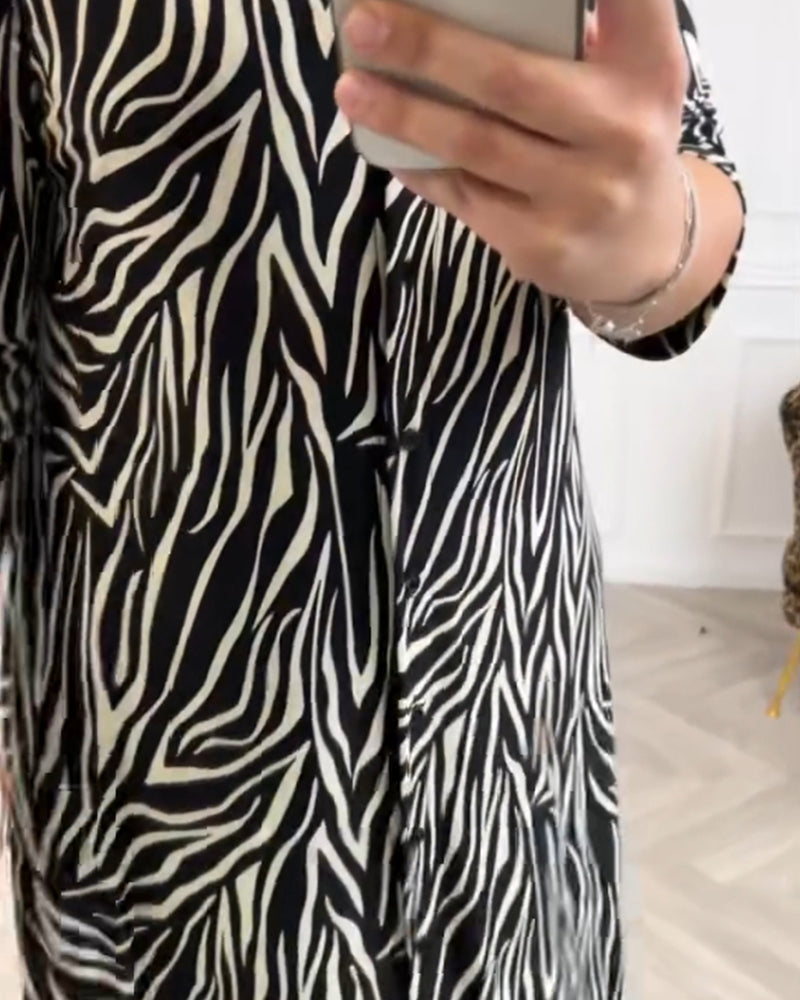 Zwarte zure jurk met zebraprint en revers elegant