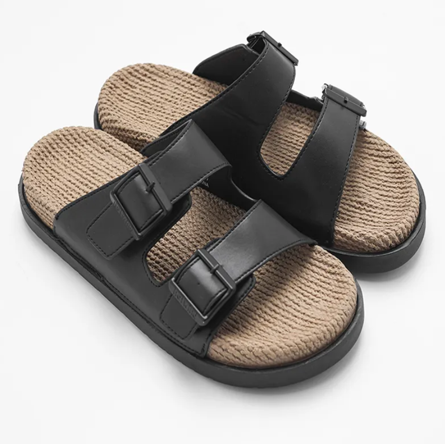 Zwarte en witte herensandalen voor de zomer