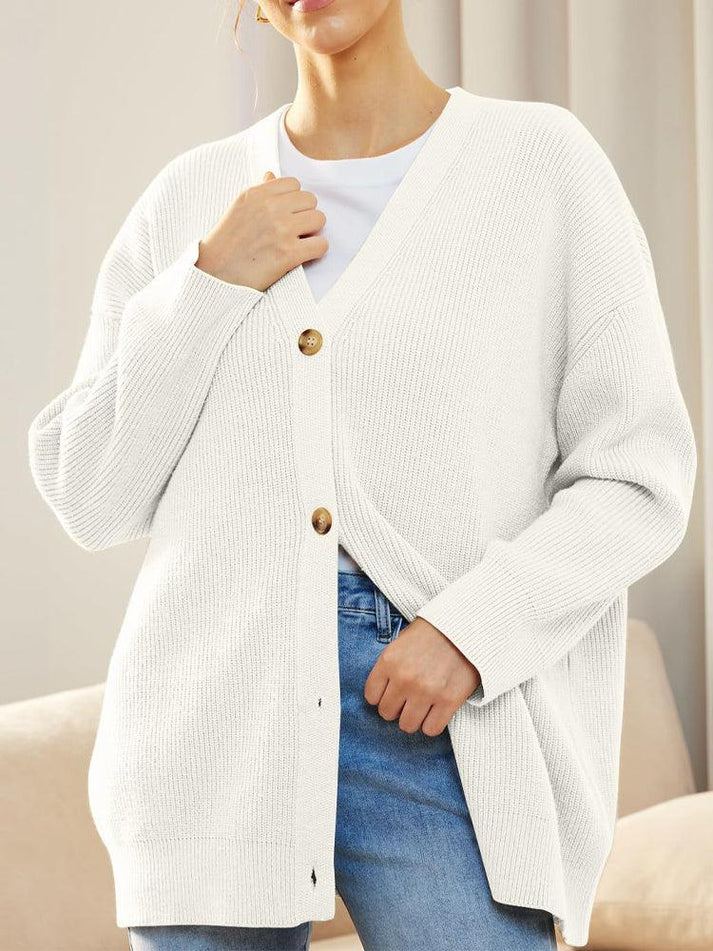 Erika's Elegantie: Stijlvol los gebreid damesvest met knopen voor herfst en winter
