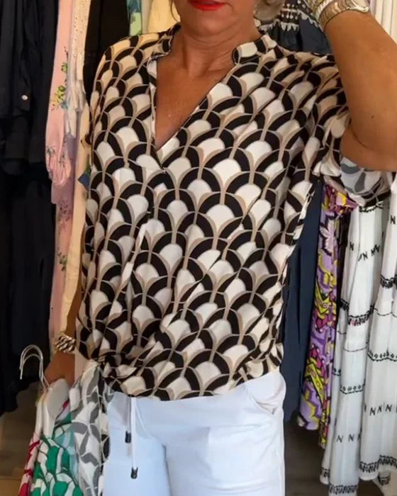 Zure top met print en V-hals voor een frisse look