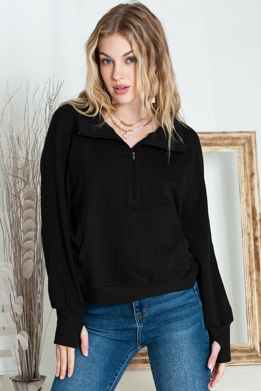 Stijlvolle Bruine Sweatshirt met Rits, Opstaande Kraag en Duimgaten – Perfect voor Casual Comfort