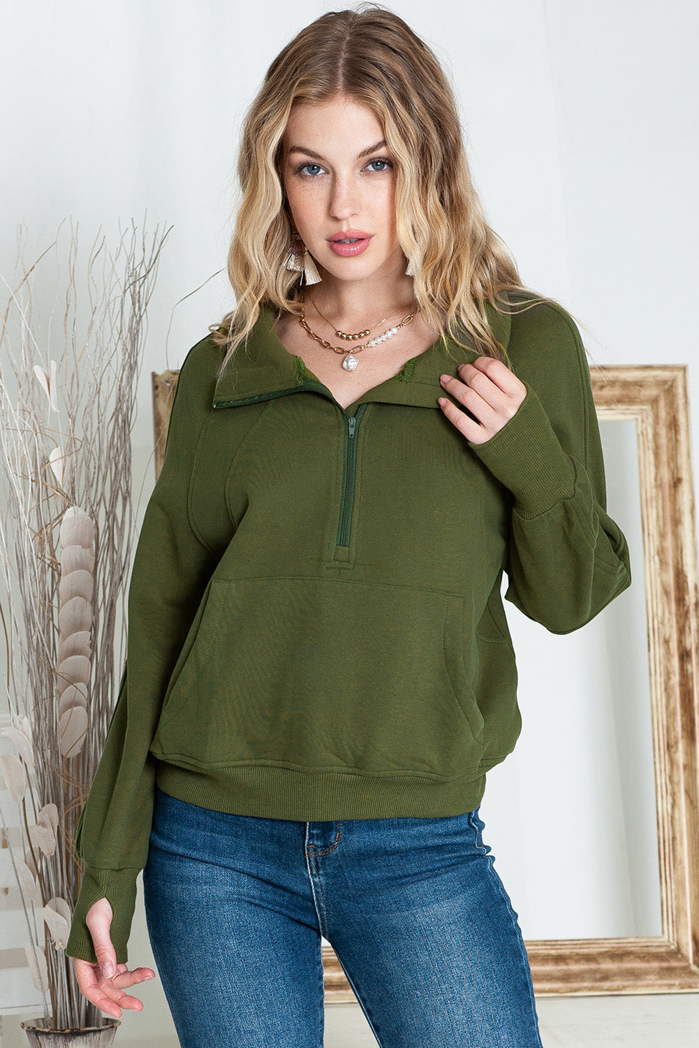Stijlvolle Bruine Sweatshirt met Rits, Opstaande Kraag en Duimgaten – Perfect voor Casual Comfort