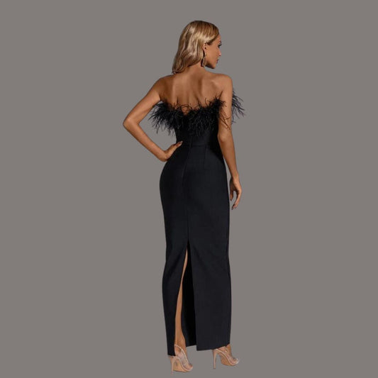 Zwarte feestjurk met veren voor een elegante look
