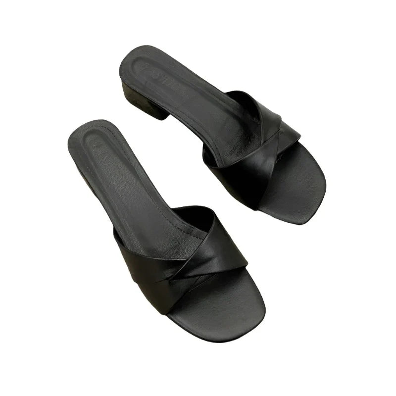 Zwarte zomerse sandalen lage hak elegante uitstraling