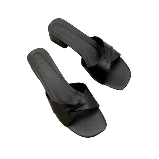 Zwarte zomerse sandalen lage hak elegante uitstraling