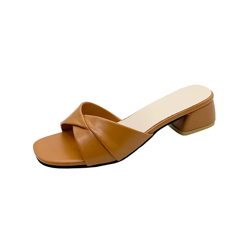 Zwarte zomerse sandalen lage hak elegante uitstraling