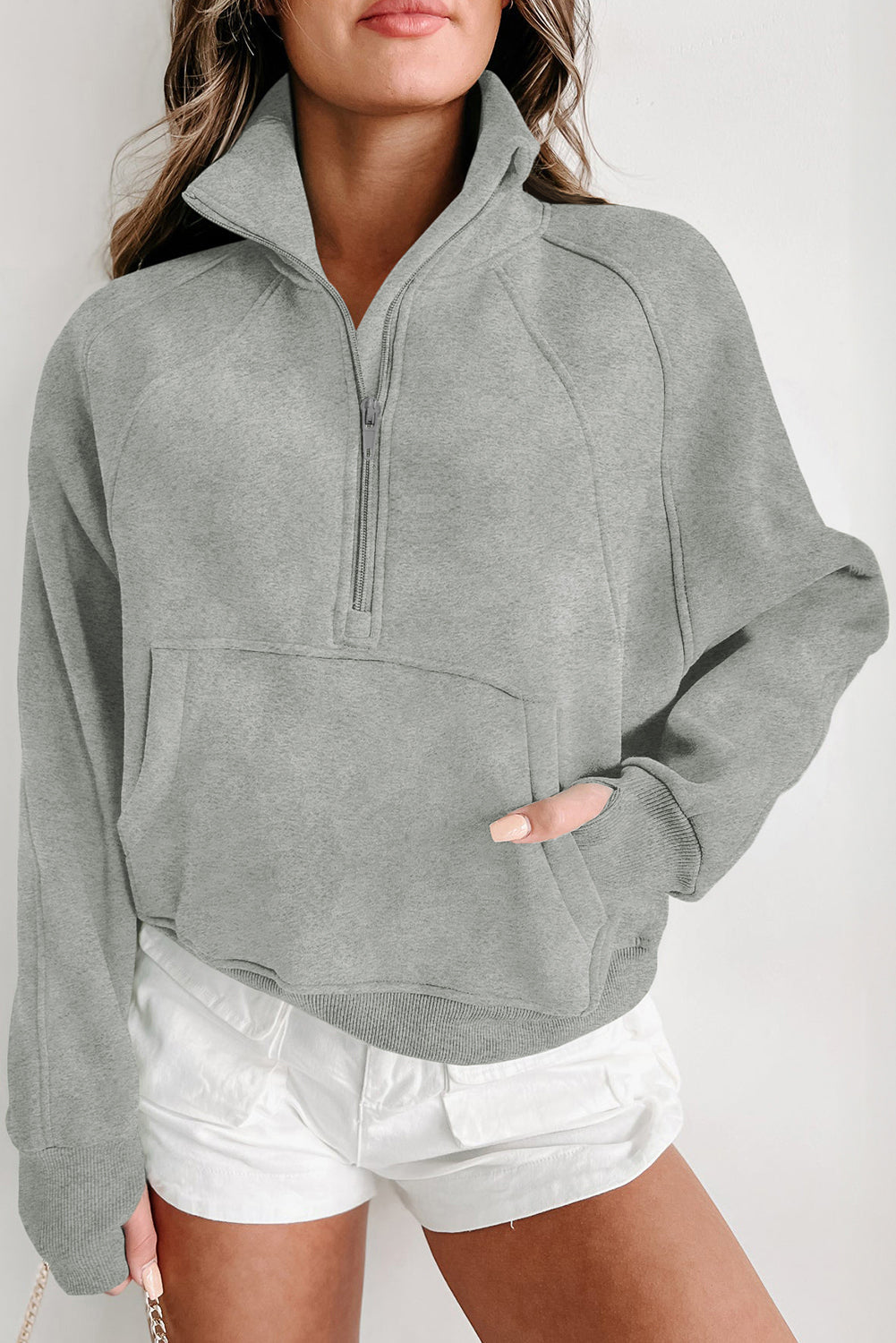 Stijlvolle Bruine Sweatshirt met Rits, Opstaande Kraag en Duimgaten – Perfect voor Casual Comfort