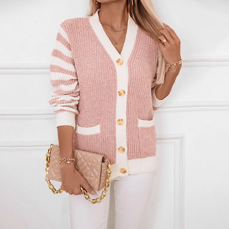 Elegant gebreid damesvest met knoopsluiting en zakken, ideaal voor de winter