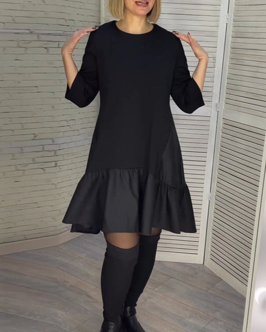 Zwarte jurk met ronde hals elegant design