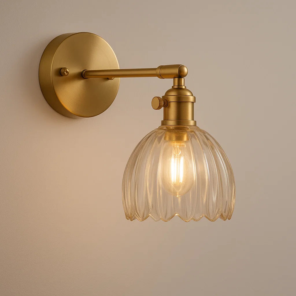 Retro wandlamp met tulpenknop in glas voor binnengebruik
