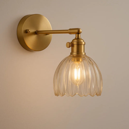 Retro wandlamp met tulpenknop in glas voor binnengebruik
