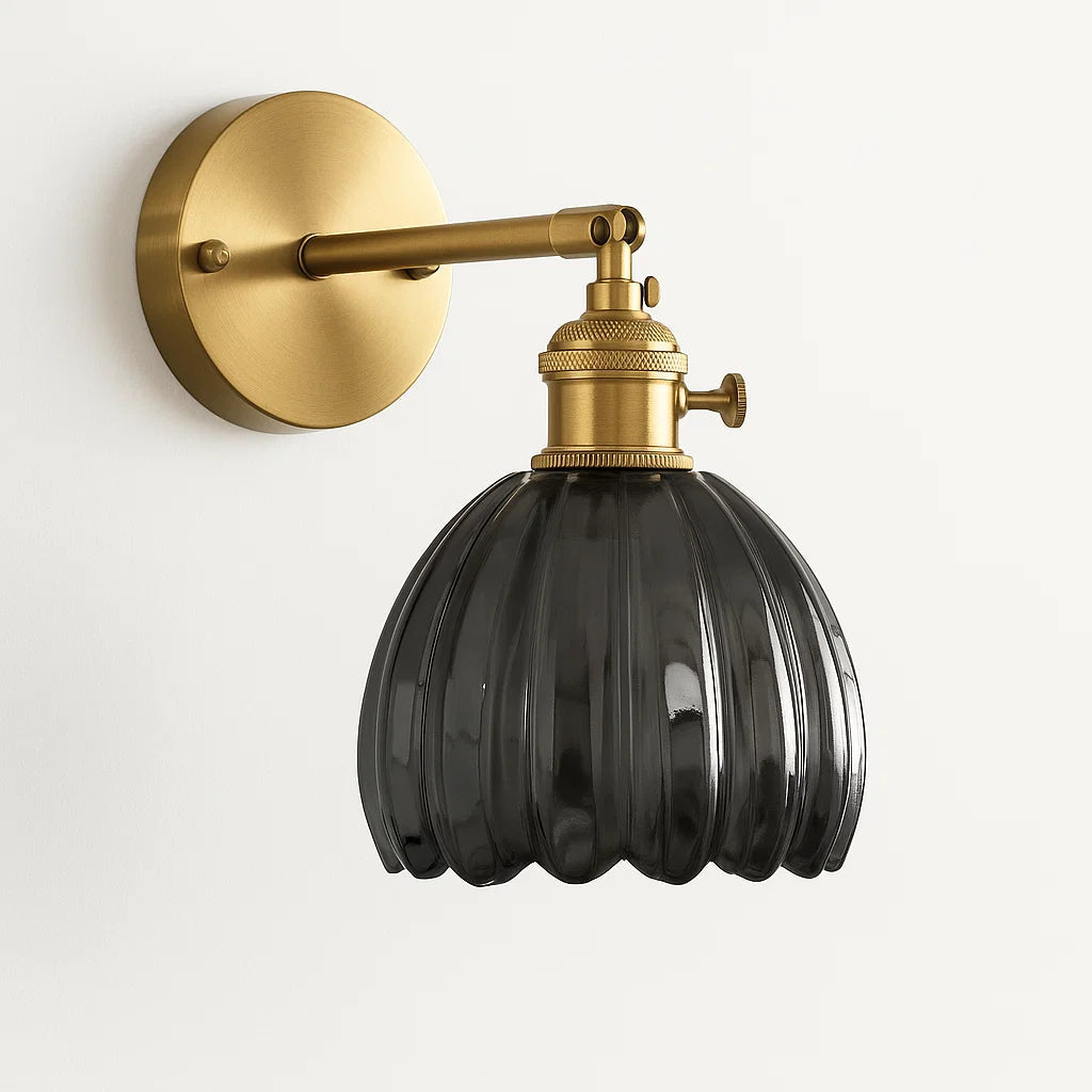 Retro wandlamp met tulpenknop in glas voor binnengebruik