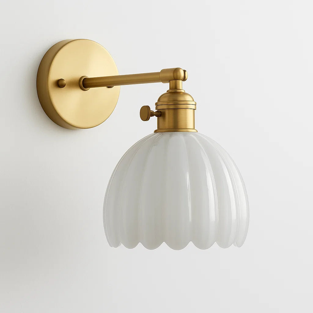 Retro wandlamp met tulpenknop in glas voor binnengebruik