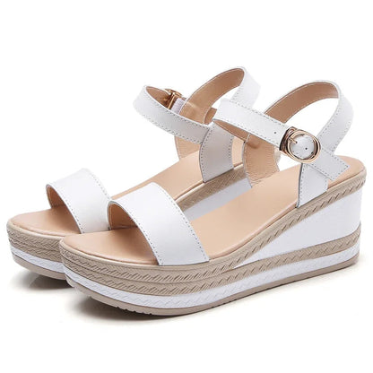 Zwarte en witte zomer sandalen met PU sleehak elegant
