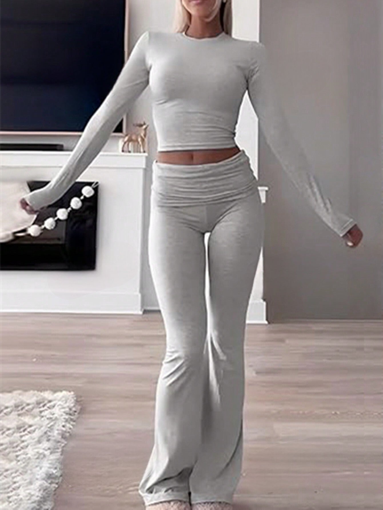 Comfortabele Tweedelige Set: Bodycon Top en Flare Broek – Perfect voor Lente en Herfst