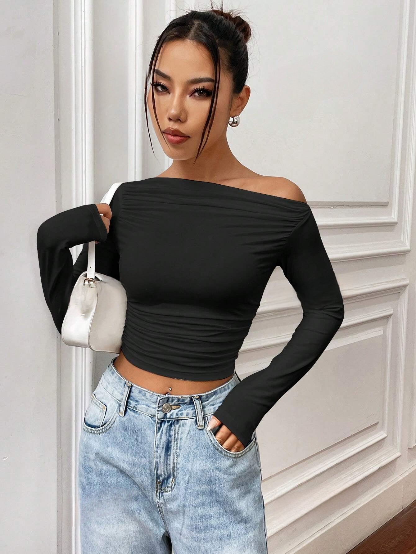 Elegante Off-Shoulder Top met Lange Mouwen en Ruches | Stijlvol en Vrouwelijk