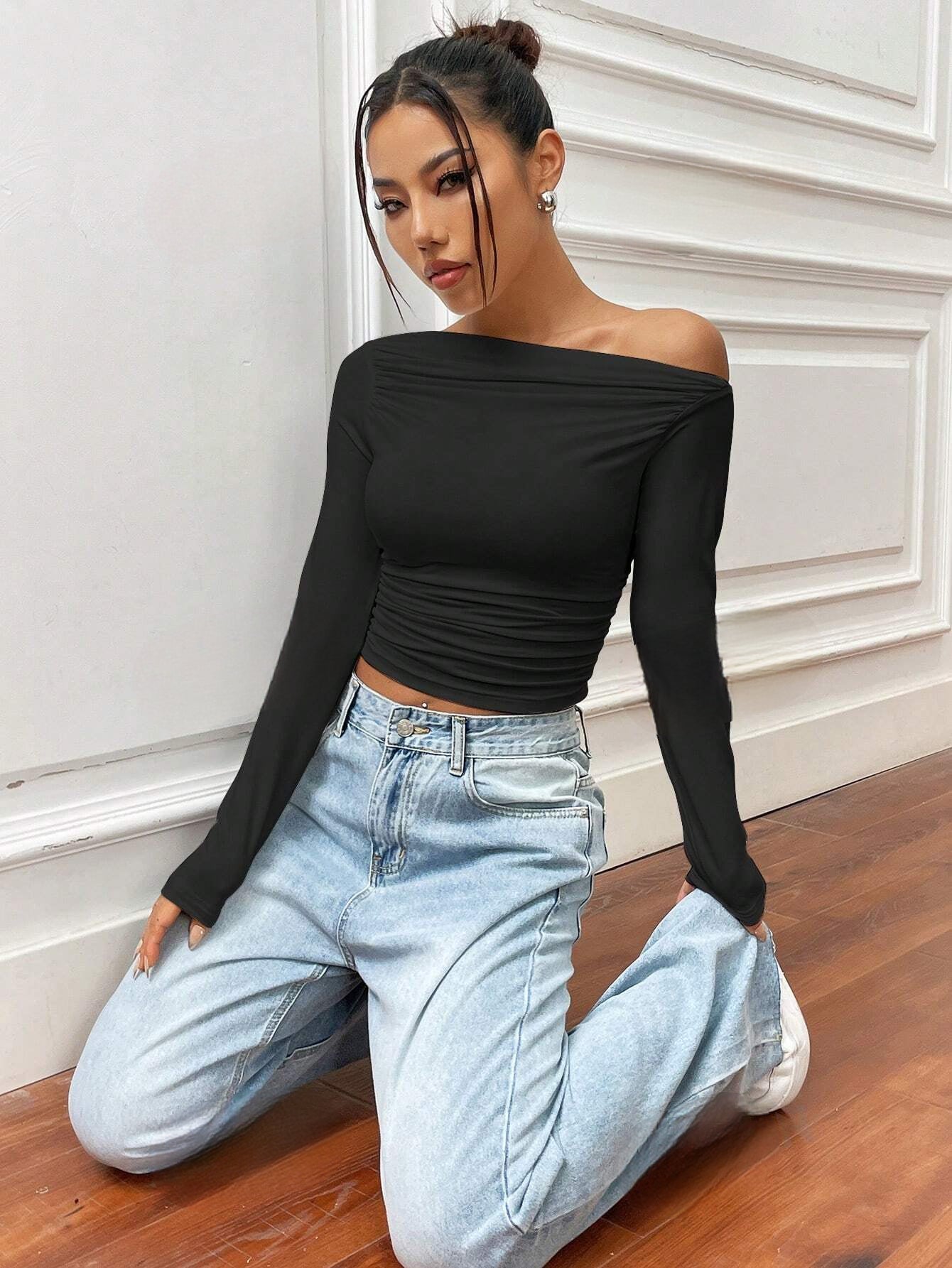 Elegante Off-Shoulder Top met Lange Mouwen en Ruches | Stijlvol en Vrouwelijk