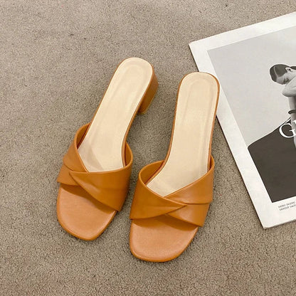 Zwarte zomerse sandalen lage hak elegante uitstraling