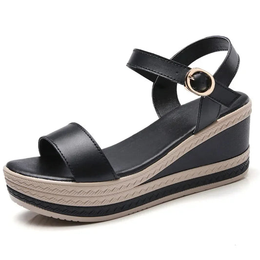 Zwarte en witte zomer sandalen met PU sleehak elegant