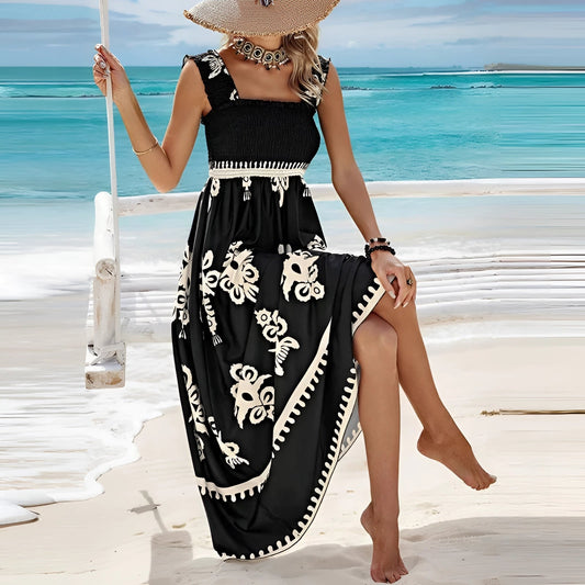 Zomerjurk met bloemenpatroon en elegante strooien hoed