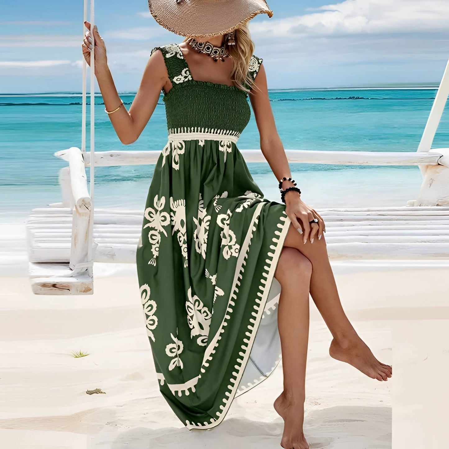 Zomerjurk met bloemenpatroon en elegante strooien hoed