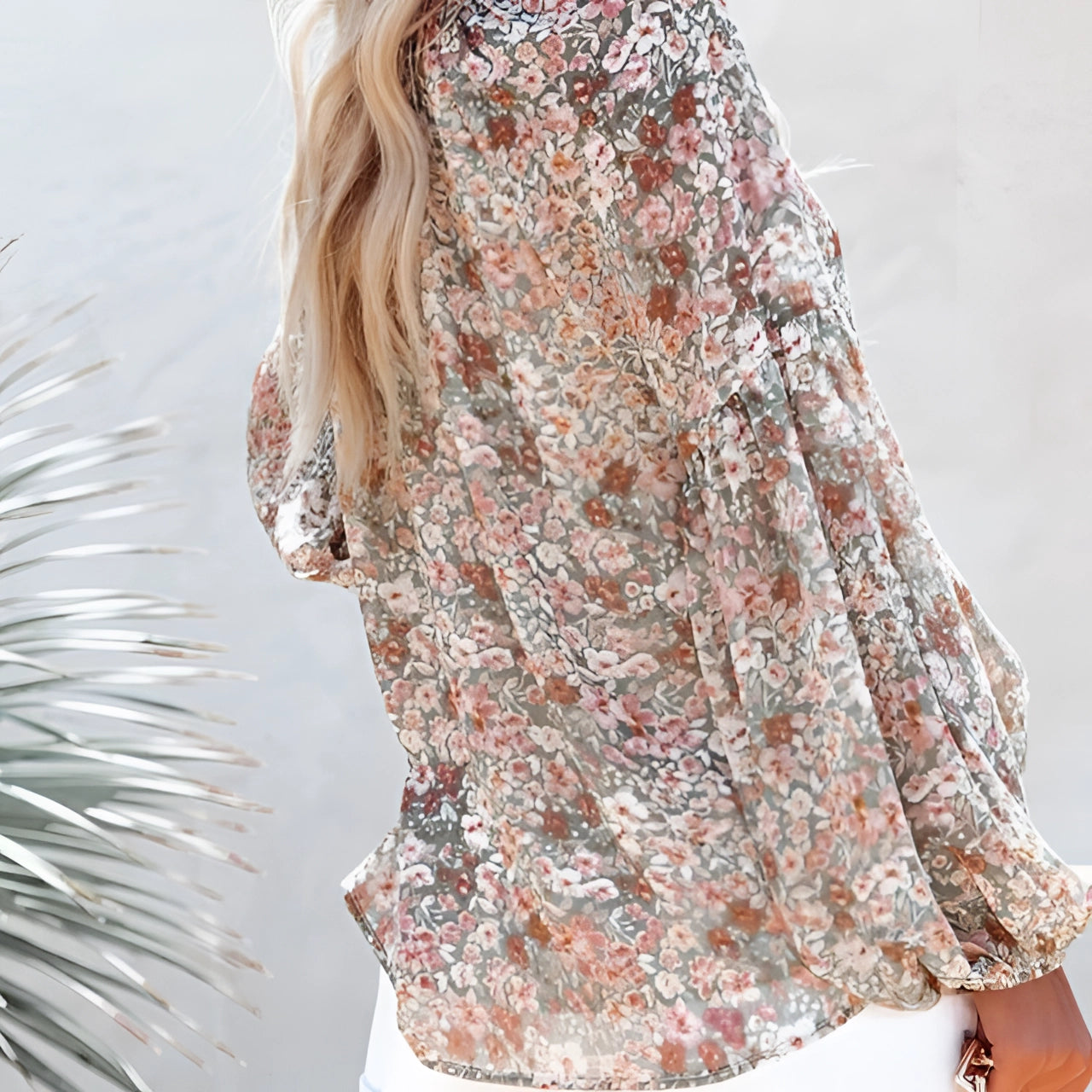 Grijze dames blouse lange mouwen V-hals bloemenpatroon