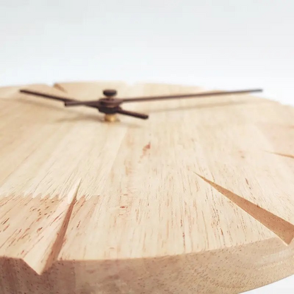 Minimalistische ronde houten wandklok