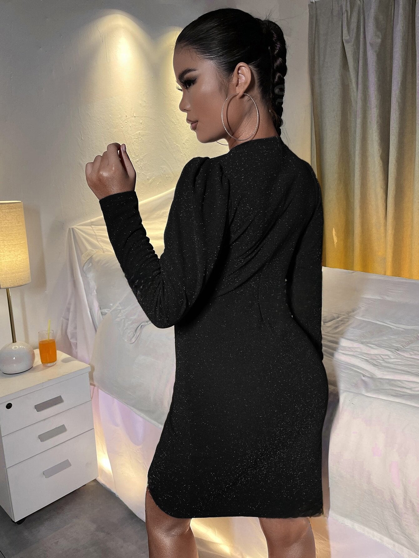 Sophie’s Sparkling Feestjurk: Glitter Gigot Mouwen voor een Stralende Vakantie Look
