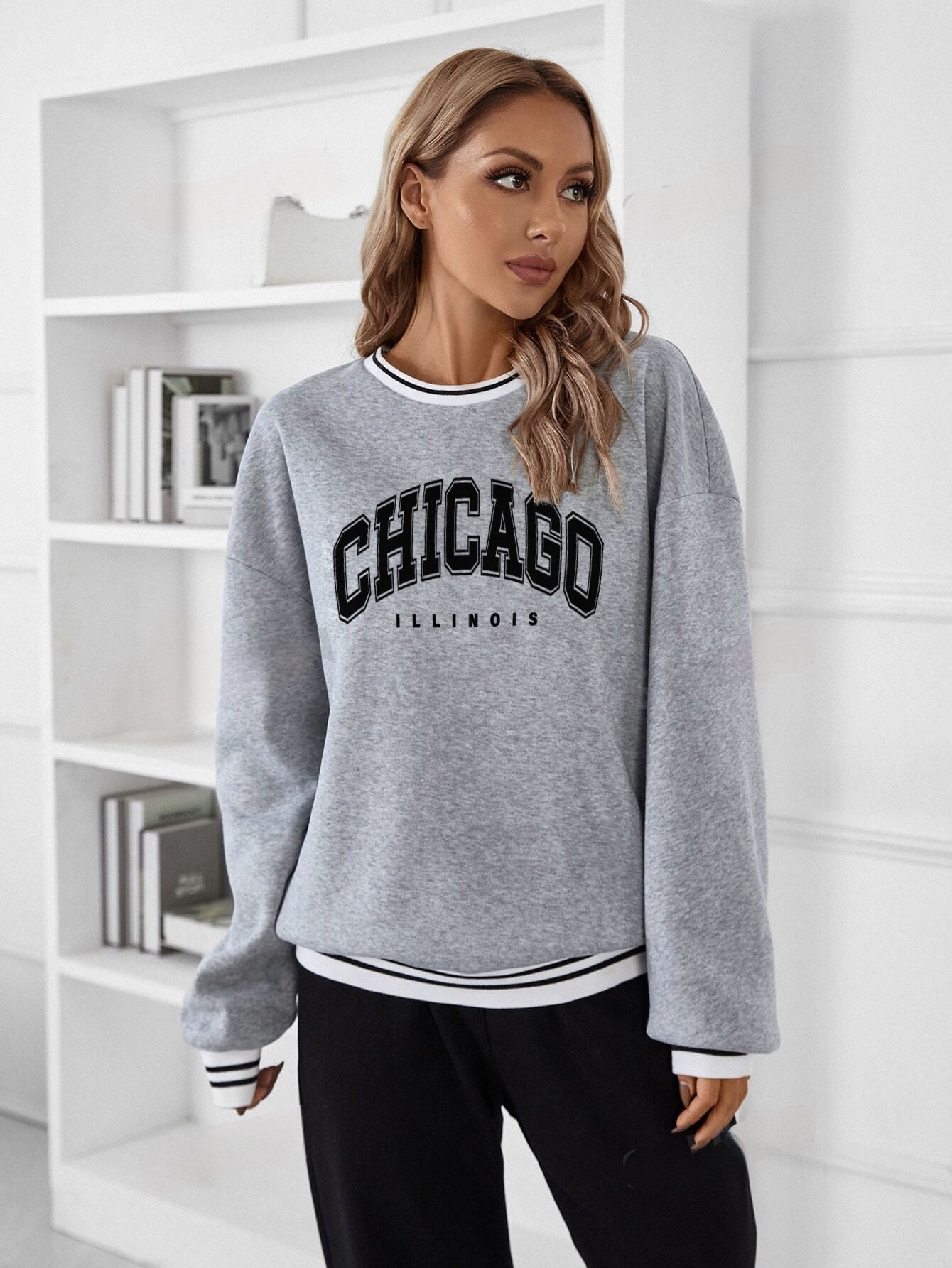 Elif's Casual Stijl: Gestreept Tekst Sweatshirt