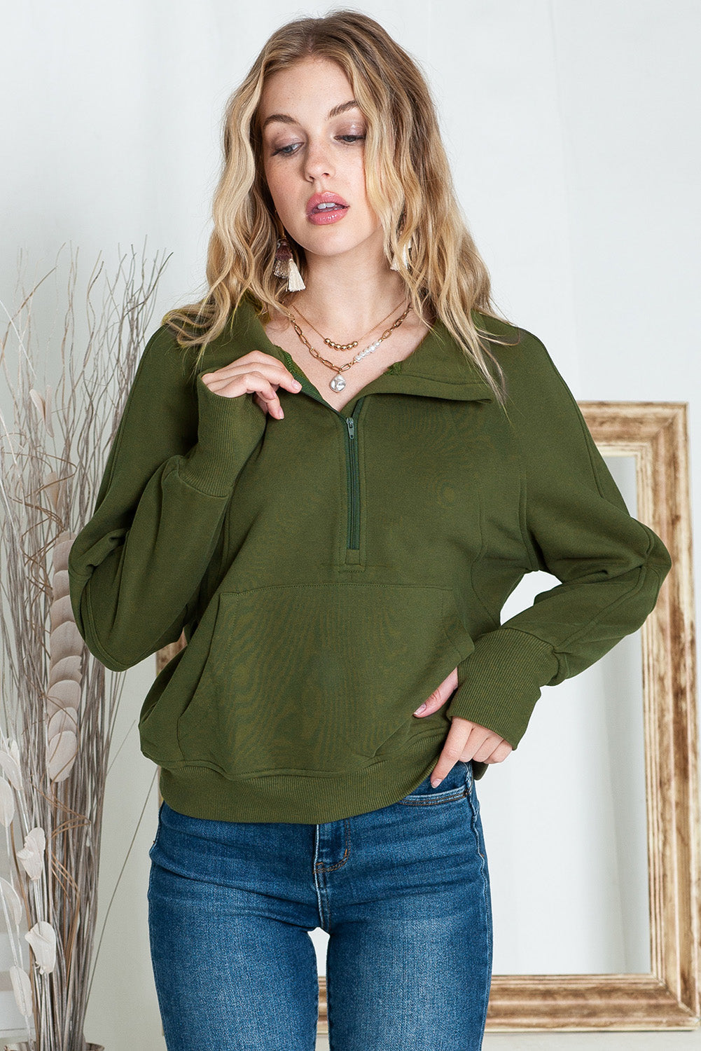 Stijlvolle Bruine Sweatshirt met Rits, Opstaande Kraag en Duimgaten – Perfect voor Casual Comfort
