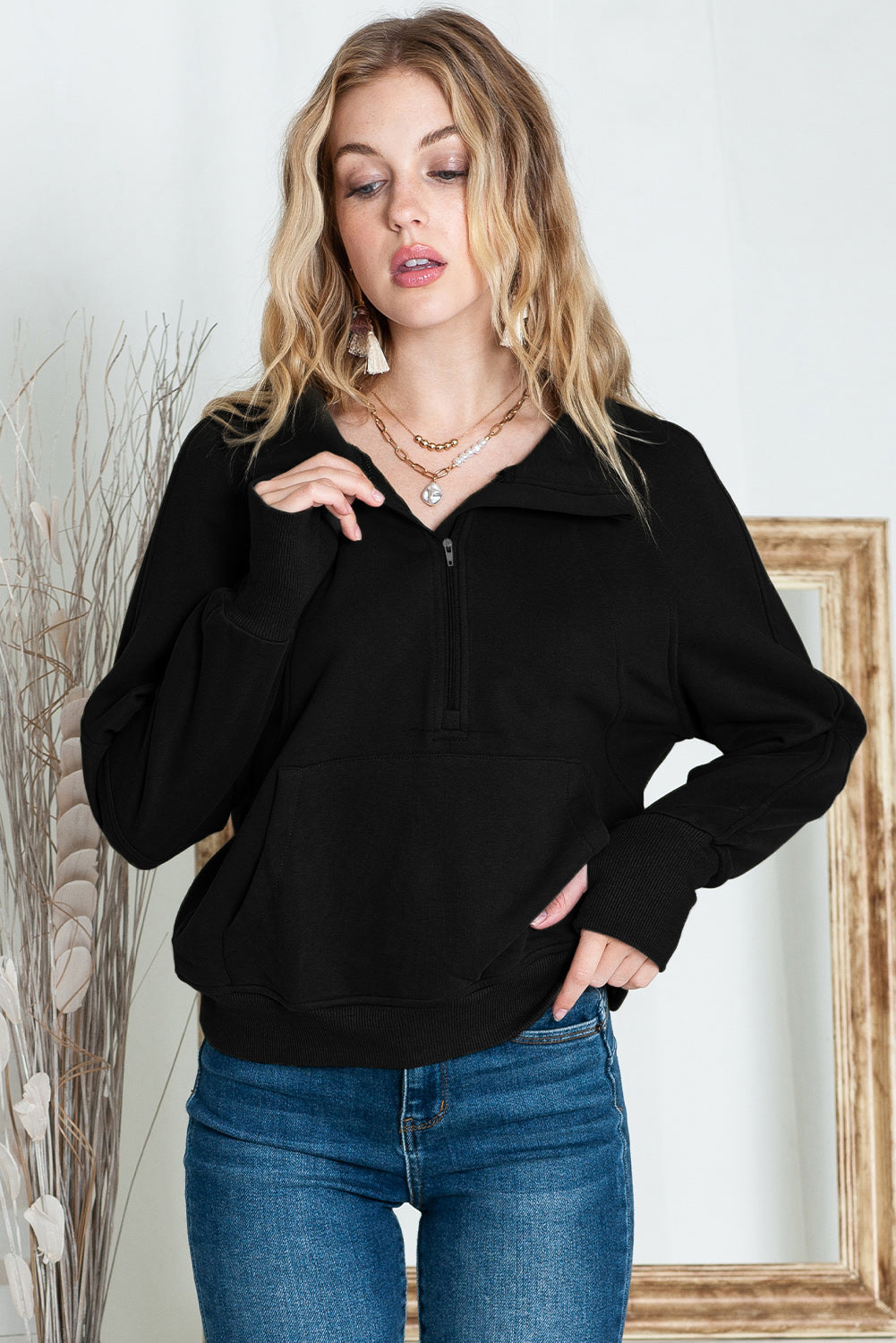 Stijlvolle Bruine Sweatshirt met Rits, Opstaande Kraag en Duimgaten – Perfect voor Casual Comfort
