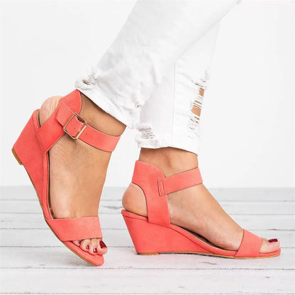 Mira hoge sleehak sandalen zomers en stijlvol