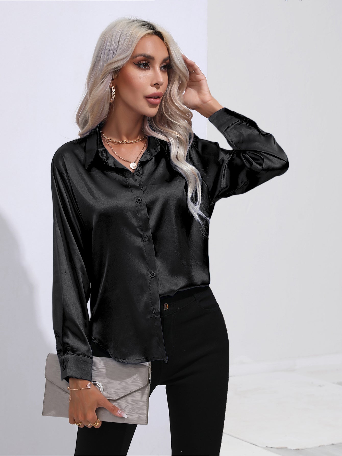 Zijden roze damesblouse met omgeslagen kraag elegant