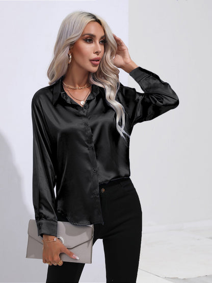 Zijden roze damesblouse met omgeslagen kraag elegant