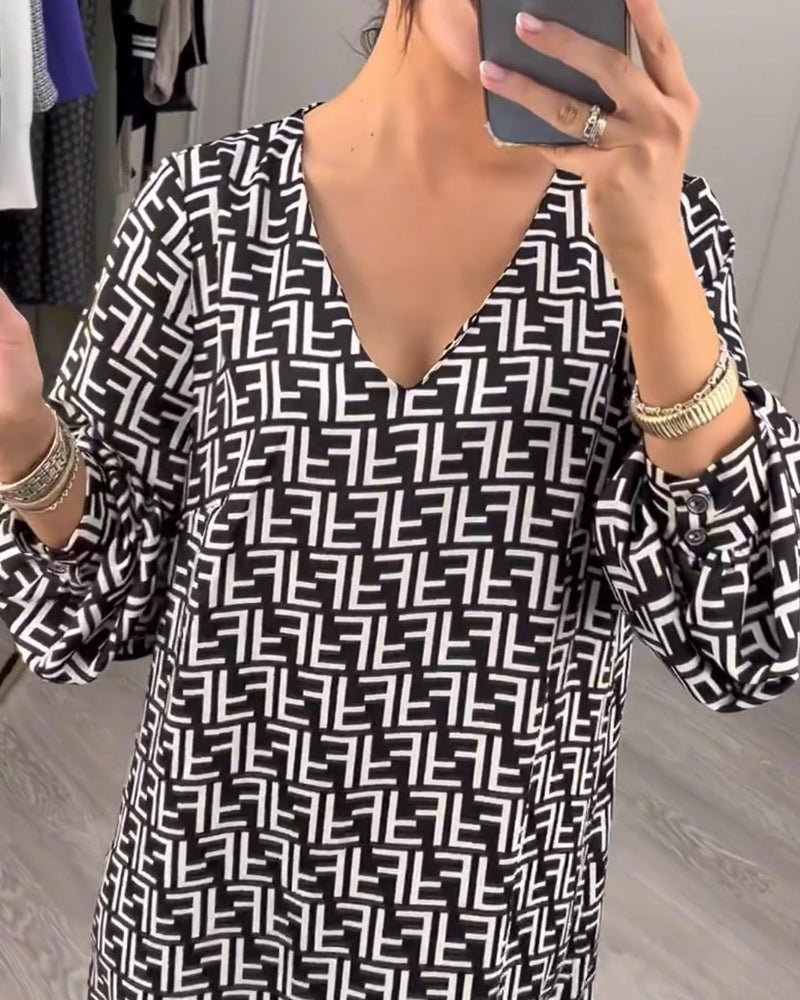 Zwarte geometrische jurk met stijlvol patroon