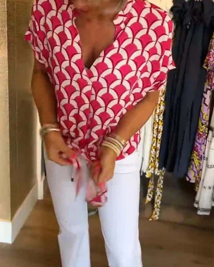 Zure top met print en V-hals voor een frisse look